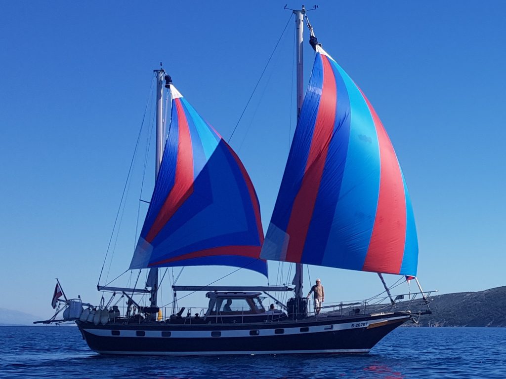 Segelführung bei Leichtwind mit Blister und Besanstagsegel
