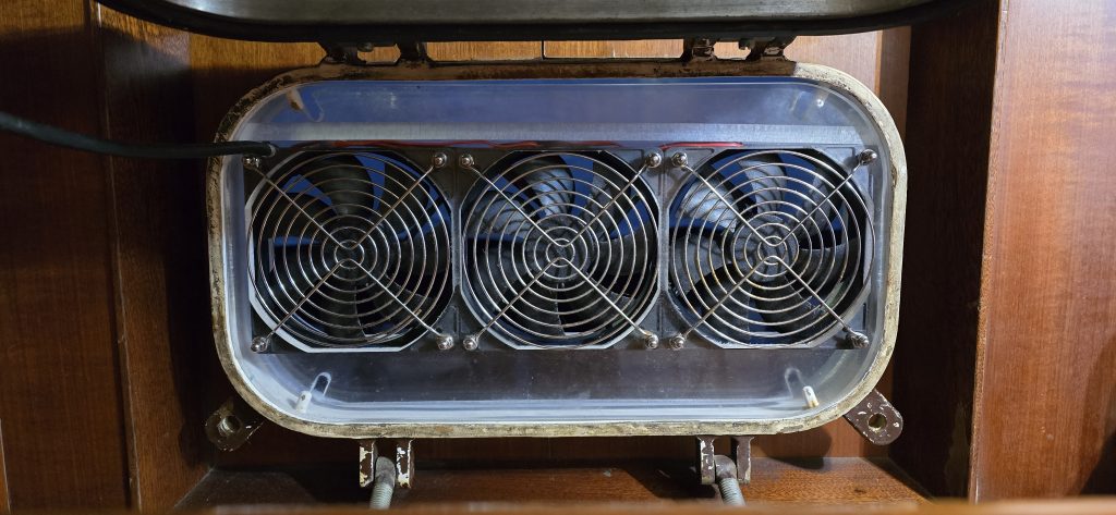 Dunstabsaugung über elektrischen Herd