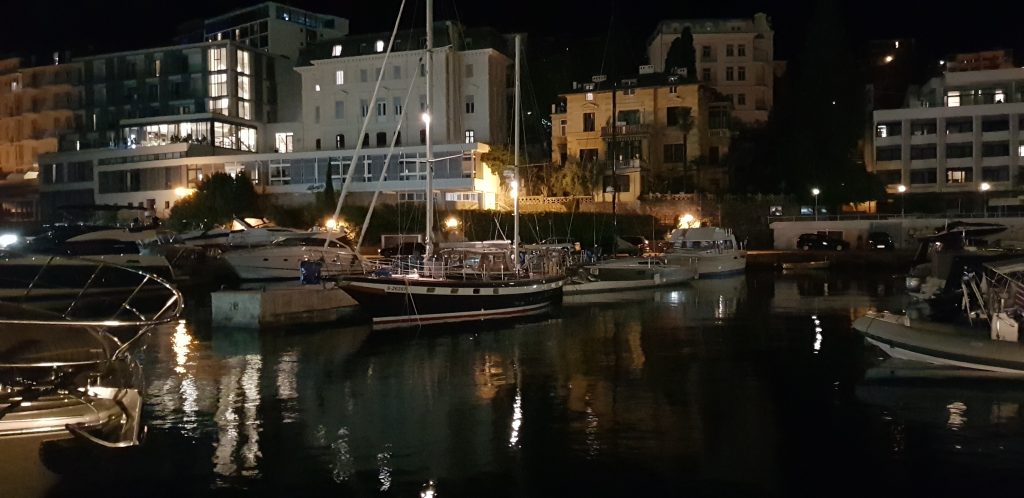 Nordia45 - Klassische Segelyacht bei Nacht mit der Ausstattung der klassischen Ketsch Nordia45