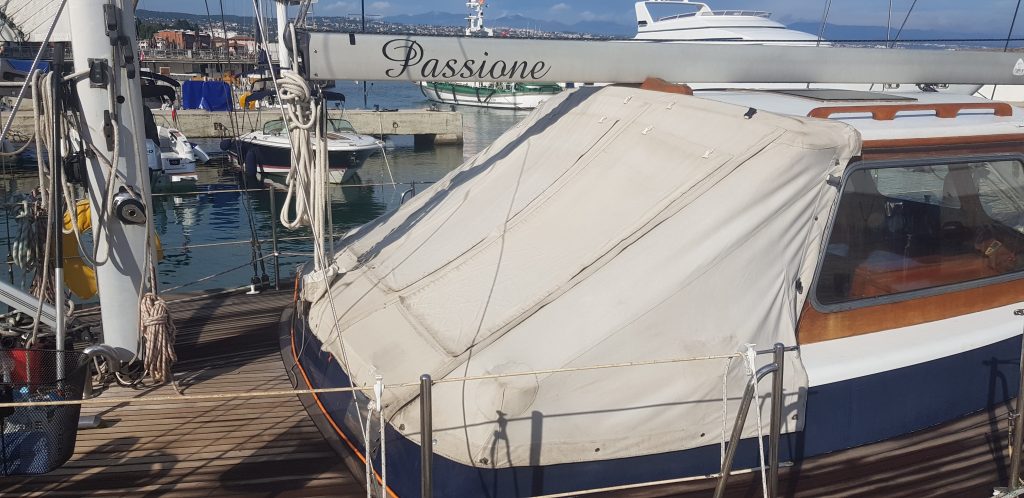 Persenning Abdeckung für Cockpit für die Segelyacht mit der Ausstattung der klassischen Ketsch Nordia45